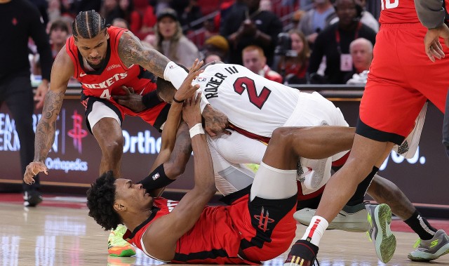 火热冲突处罚：格林范乔丹各3.5w乌度卡5w希罗2.5w阿门禁赛2场