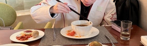 Doinb选手分享照片：回基地了，基地过年！