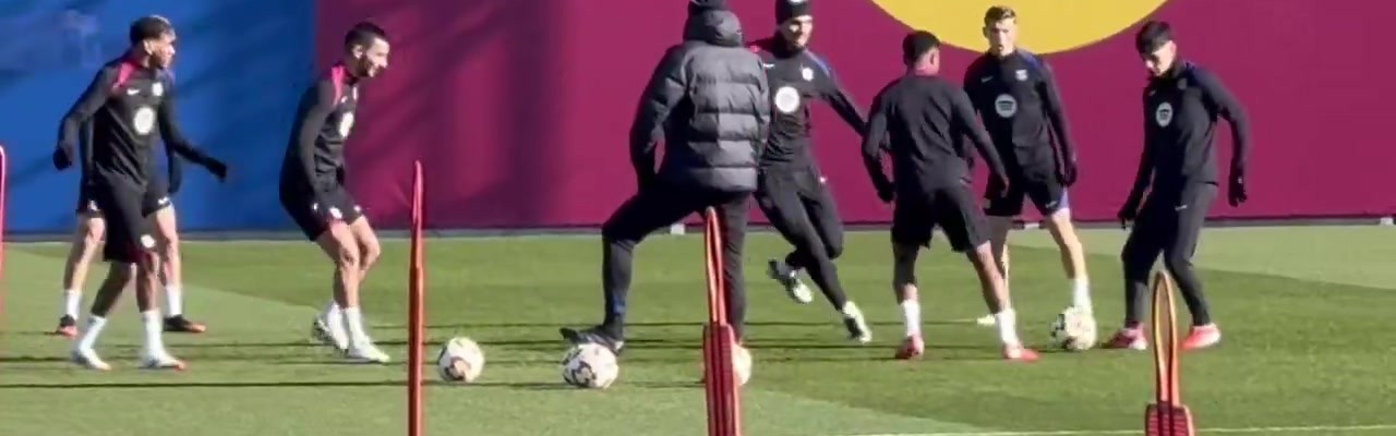 记者：阿劳霍、法蒂正常参加巴萨今日训练，两人看起来心情不错