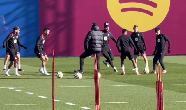 记者：阿劳霍、法蒂正常参加巴萨今日训练，两人看起来心情不错