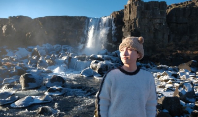 Xiye分享游客照：祝大家新年快乐，2025年都能赚大钱！