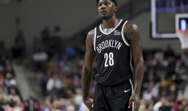 Shams：湖人将自己2027年、2030年和2031年的次轮签送去了篮网